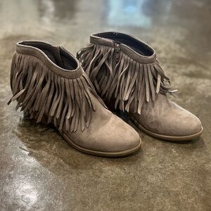 Women’s Fringed Western Style Ankle Booties Size 8